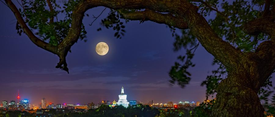 1725958705749140.jpg 摄图网_501041525_wx_中秋节景山(企业商用).jpg